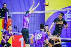 里弗斯：字母哥不会随队前往底特律，格林明天接受MRI检查